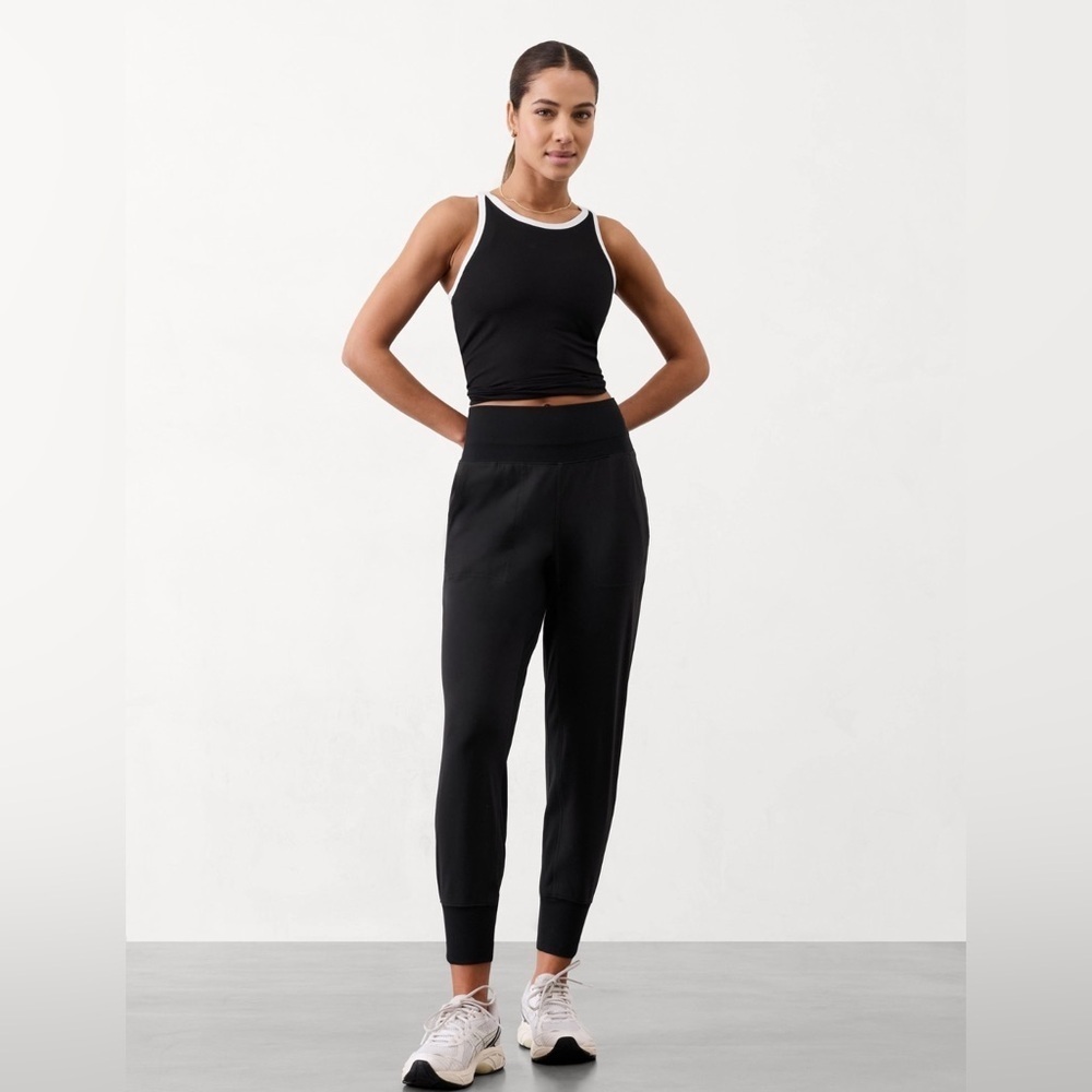 NWT Athleta Women’s Black Venice Jogger size Large.
